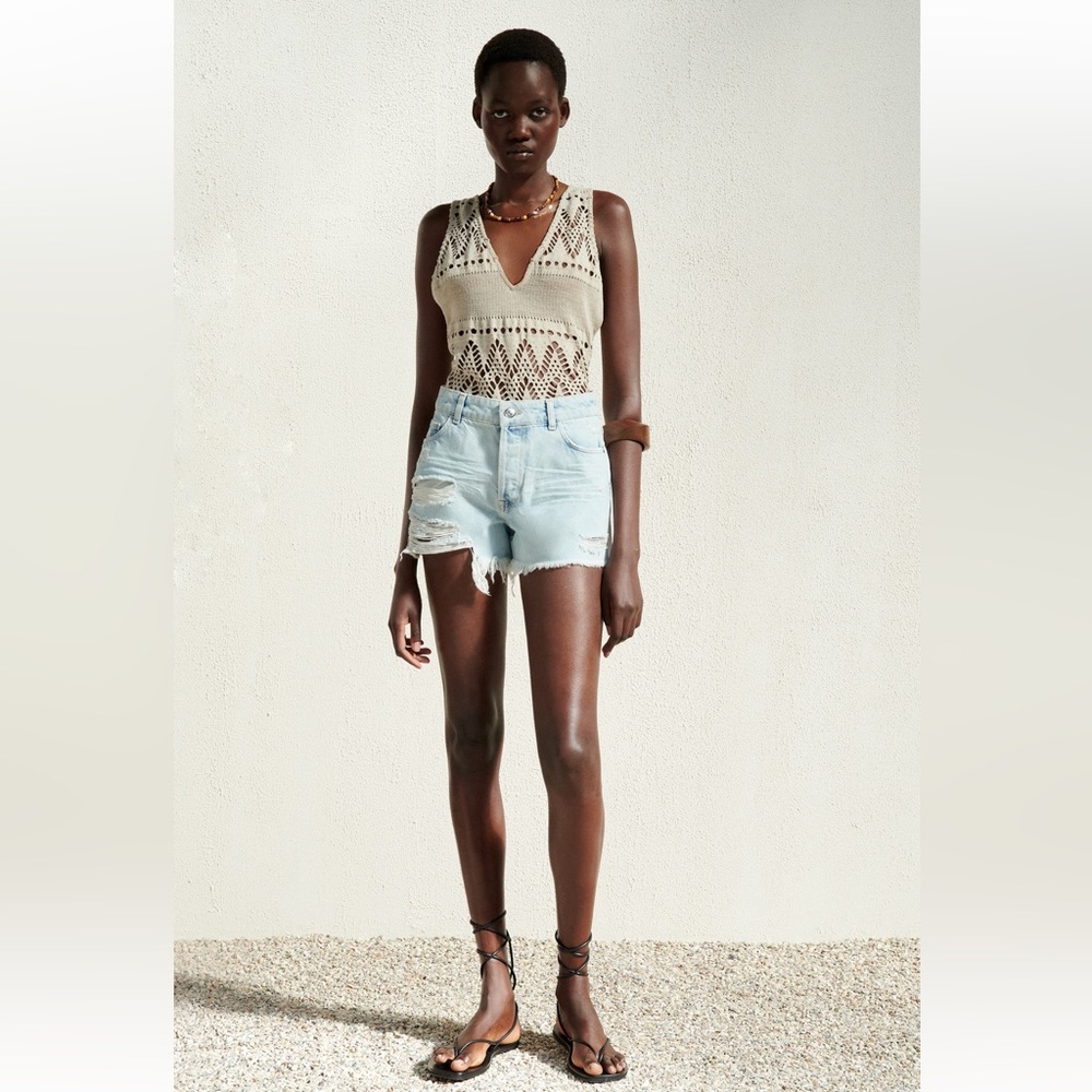 Zara Ripped Denim Shorts in Light Blue NWT 5862/100/406